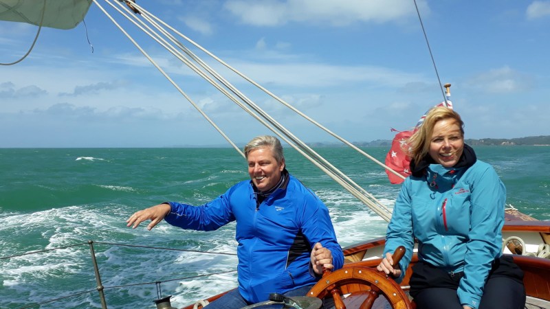 2 couple on cruise on Waiheki Island